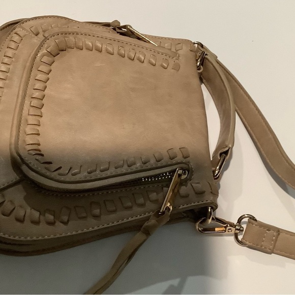 Urban Expressions Taupe Crossbody Bag - Picture 3 of 9
